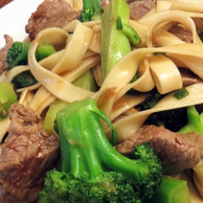 Beef and Broccoli Stir-Fried Noodles